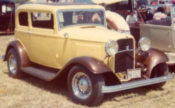 32 Ford Victoria Sedan